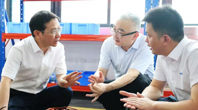 贛州市委書記黃喜忠實地調(diào)研贛州雷茨等企業(yè)，專題研究裝備制造產(chǎn)業(yè)高質(zhì)量發(fā)展
