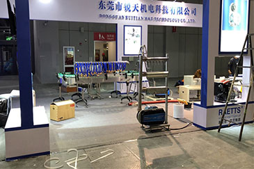 雷茨超級(jí)風(fēng)機(jī)參加2017上海國際酒交會(huì)現(xiàn)場